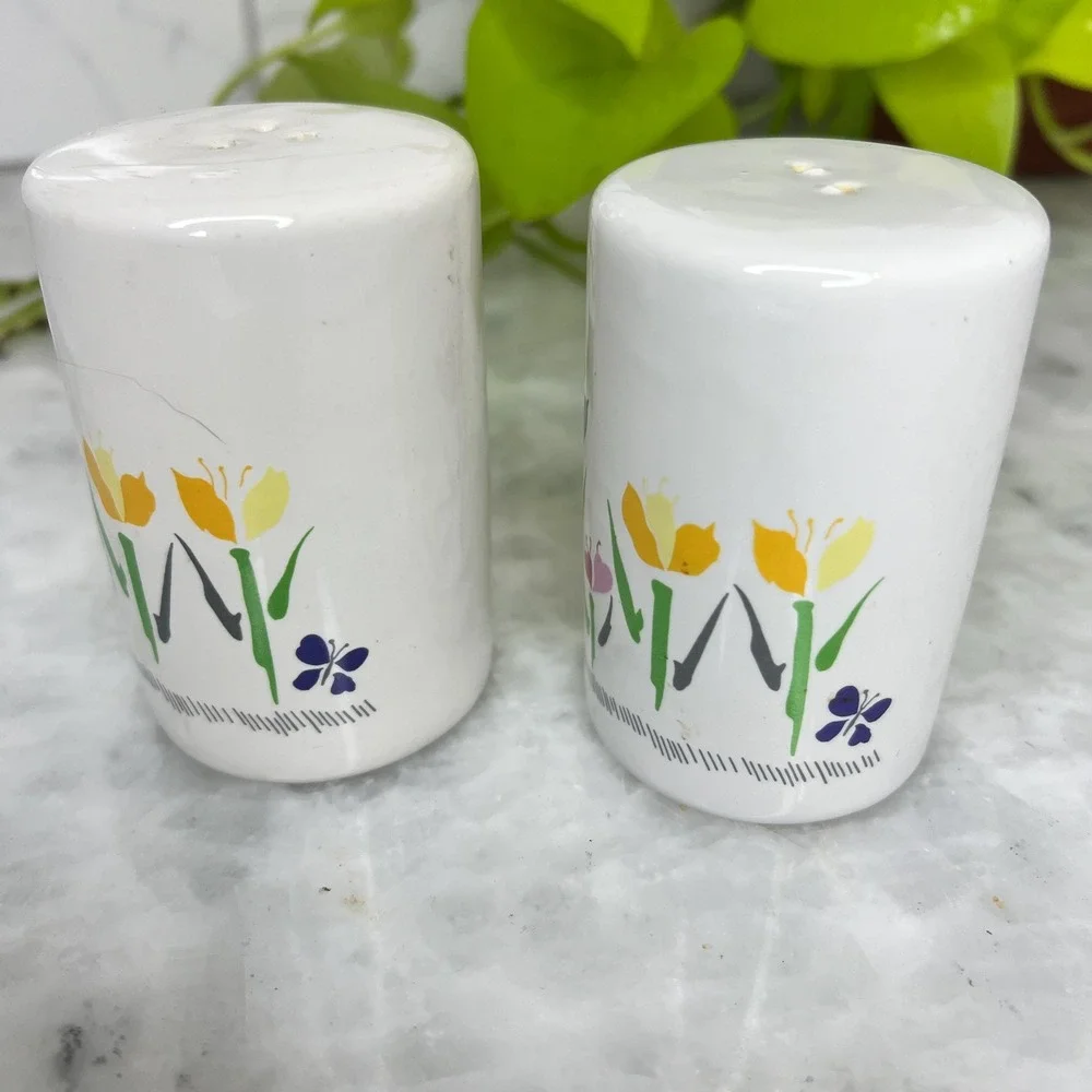 Vintage Tulip Salt and Pepper Shakers Made in Taiwan Mid Century Floral Set